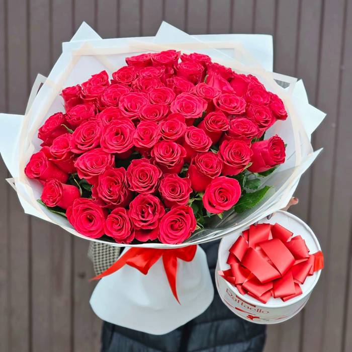 Букет из 51 красной розы + Raffaello